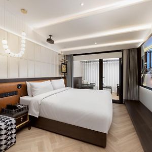 Premium Queen Room